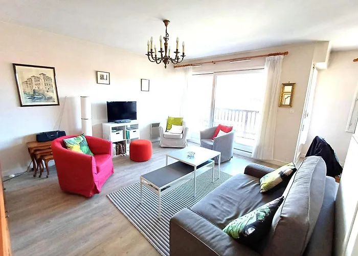 RAVEL - Spacieux logement en duplex, proche centre